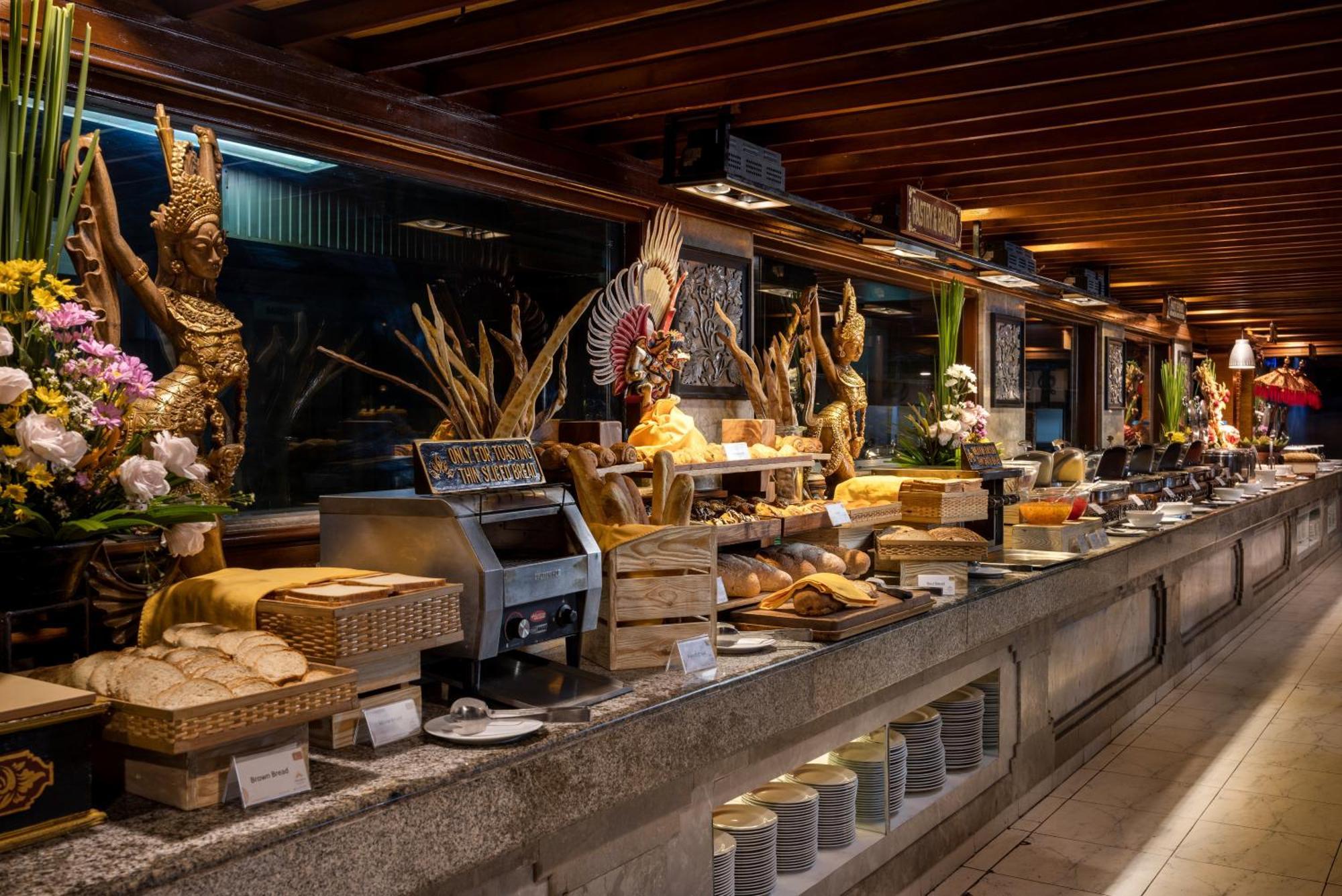 براما سانور بيتش بالي المظهر الخارجي الصورة A buffet at a hotel